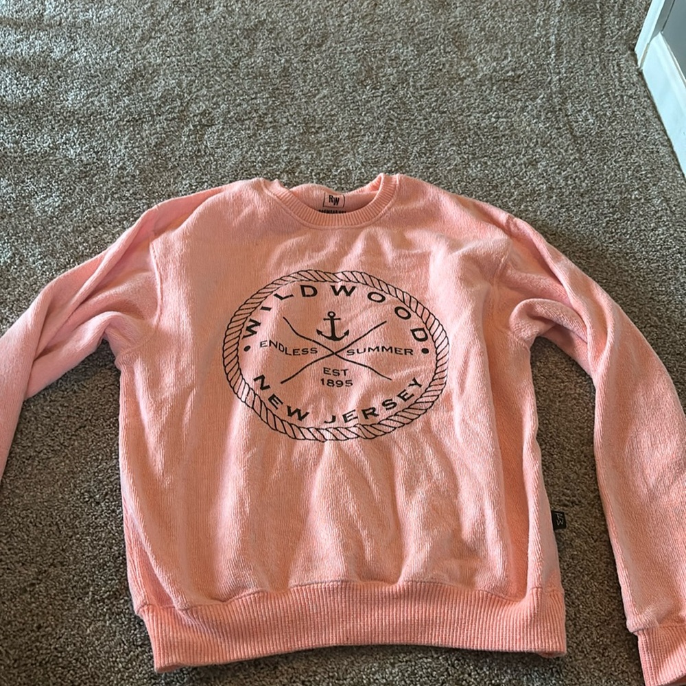 “vintage” look wildwood crew neck size small. color: coral